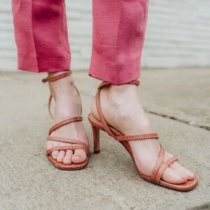 Inez Sophia sandals in pink lizard size 9.5 W (wide)